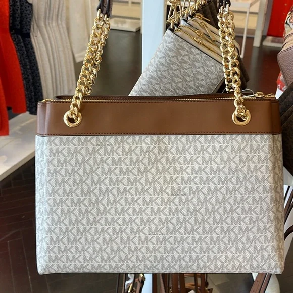 Michael Kors Whitney Medium Signature Logo Tote Bag
Vanilla
NWT - Picture 6 of 16